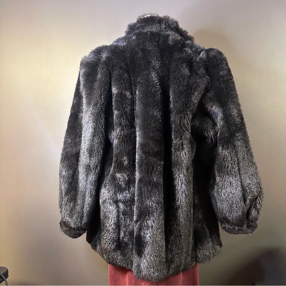 Vintage DonnyBrook Faux Fur Coat - Picture 4 of 8